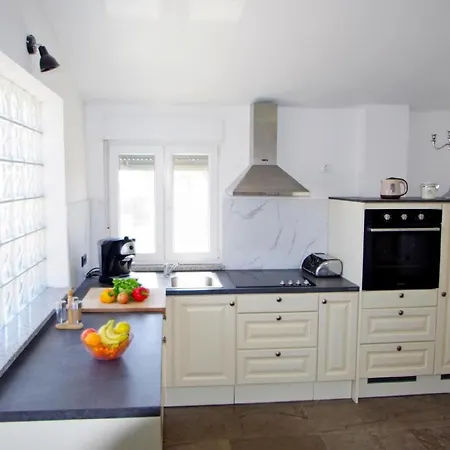 Ferienhaus Silvano Mit Privatem Pool Fuer 6 Personen Dom wakacyjny Galižana