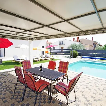 Dom wakacyjny Ferienhaus Silvano Mit Privatem Pool Fuer 6 Personen