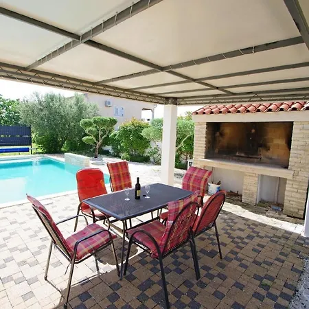 Ferienhaus Silvano Mit Privatem Pool Fuer 6 Personen Dom wakacyjny